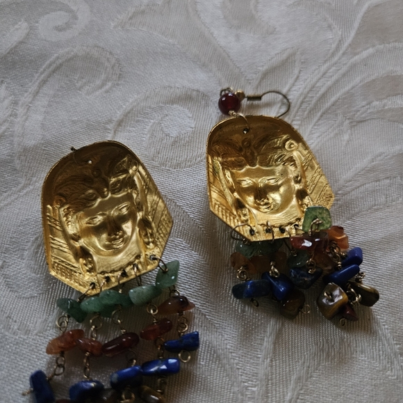 Vintage Cleopatra Gilt Gold Earrings - Picture 3 of 4